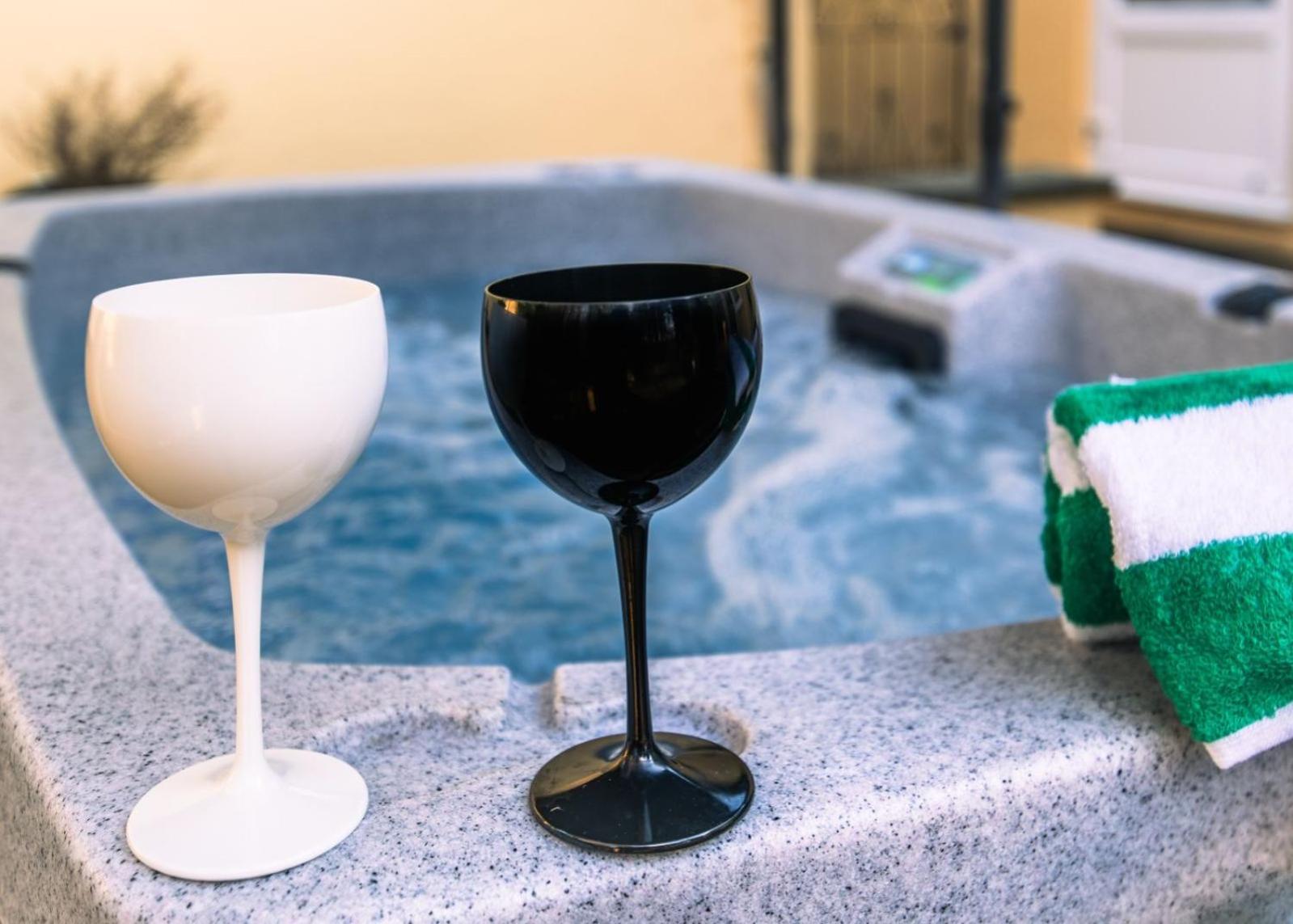 The Retreat, Own Hot Tub, Romantic Escape, Near Lyme Regis Extérieur photo